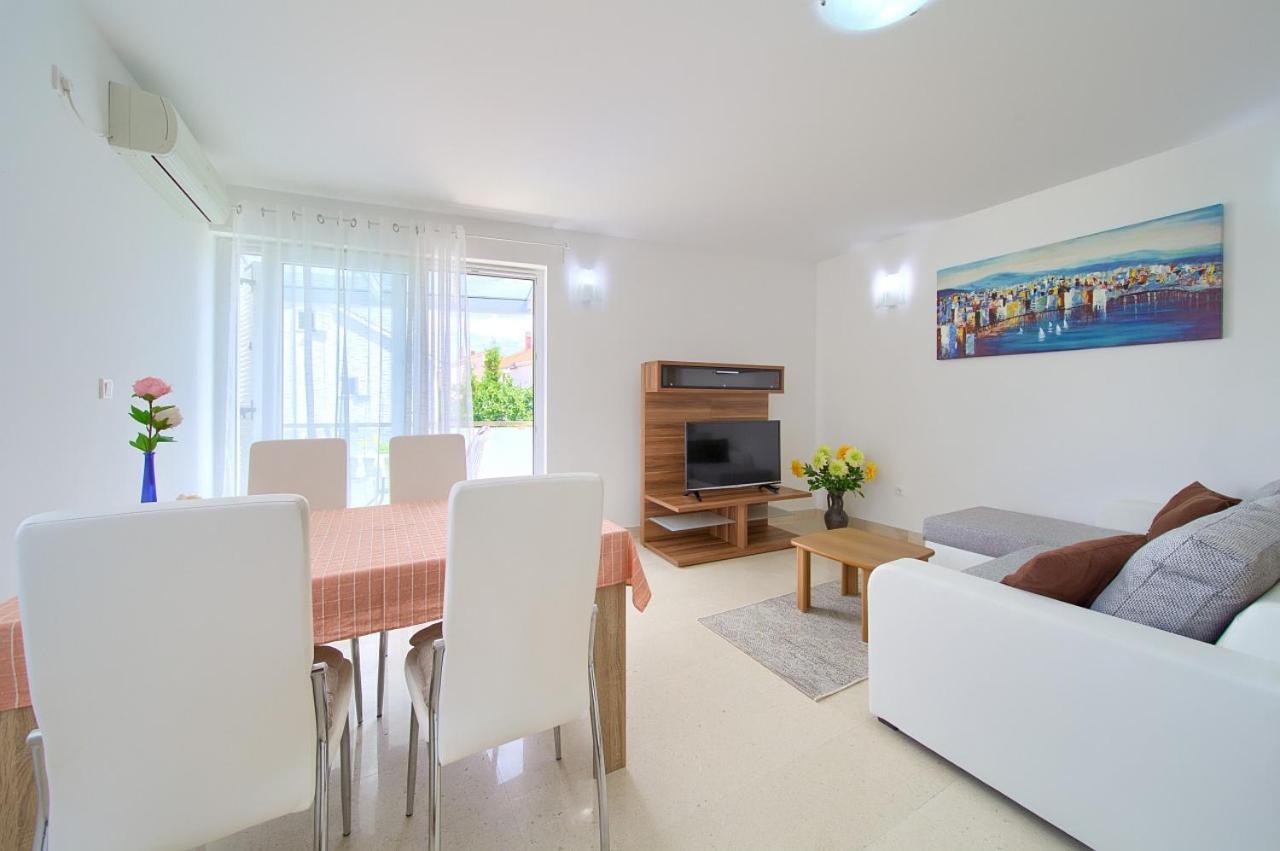 Apartment Anja Krk Town Buitenkant foto