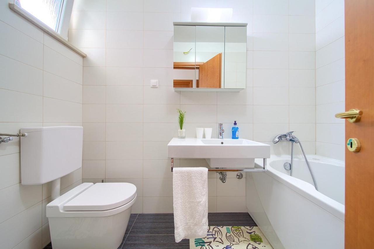 Apartment Anja Krk Town Buitenkant foto