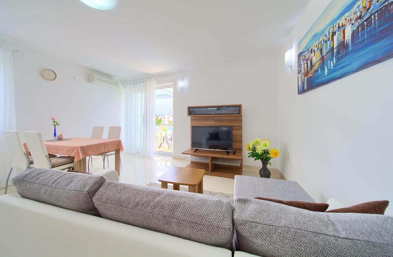Apartment Anja Krk Town Buitenkant foto